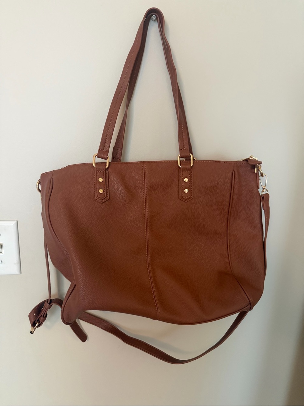 Classic Women's Tote Bag in Brown - Versatile Everyday Carry